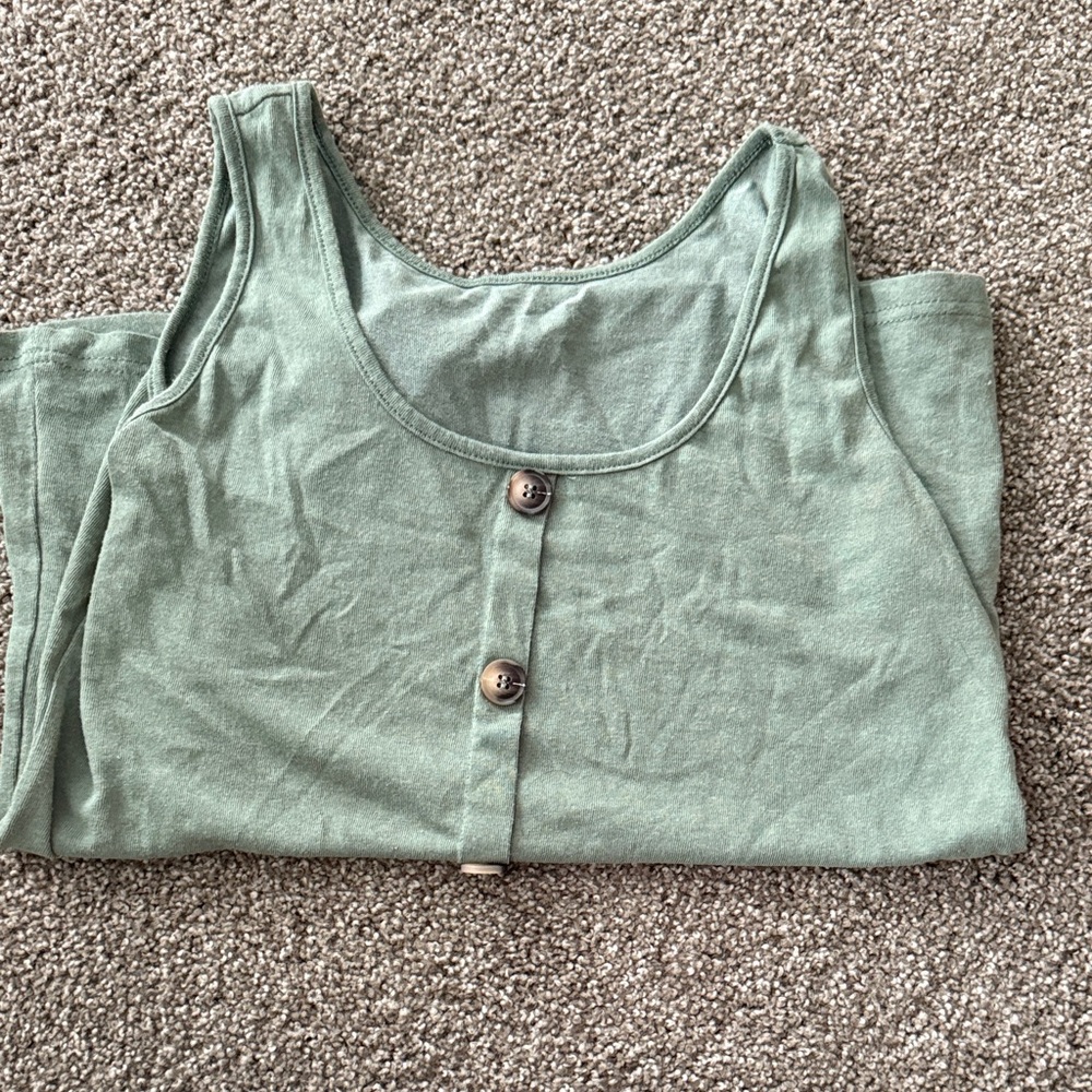 Green Button-Front Tank Top - Picture 2 of 2